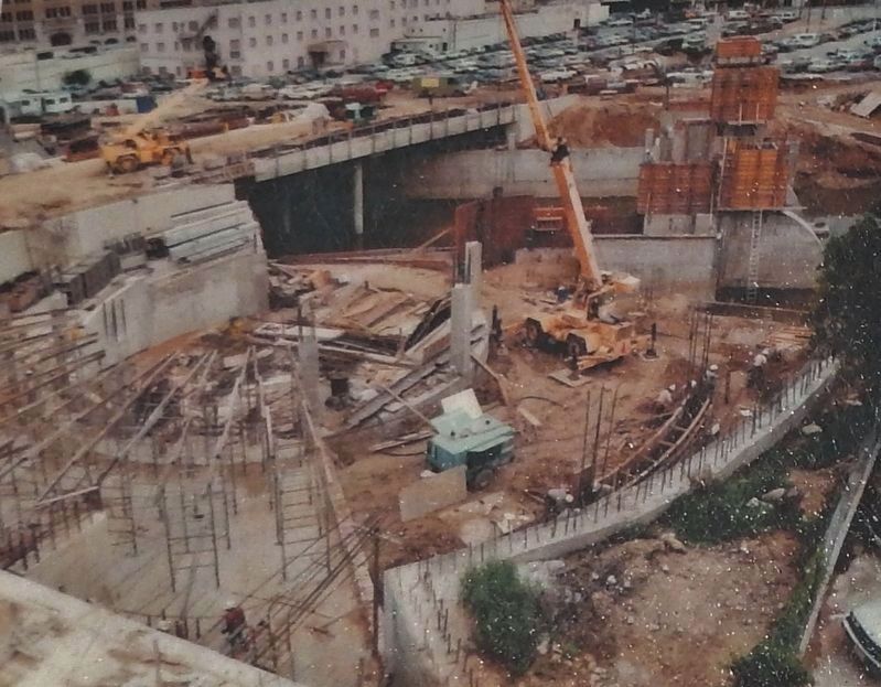 Marker detail: circular-shaped marina structure beneath Nueva Street; construction photo 1985 image. Click for full size.