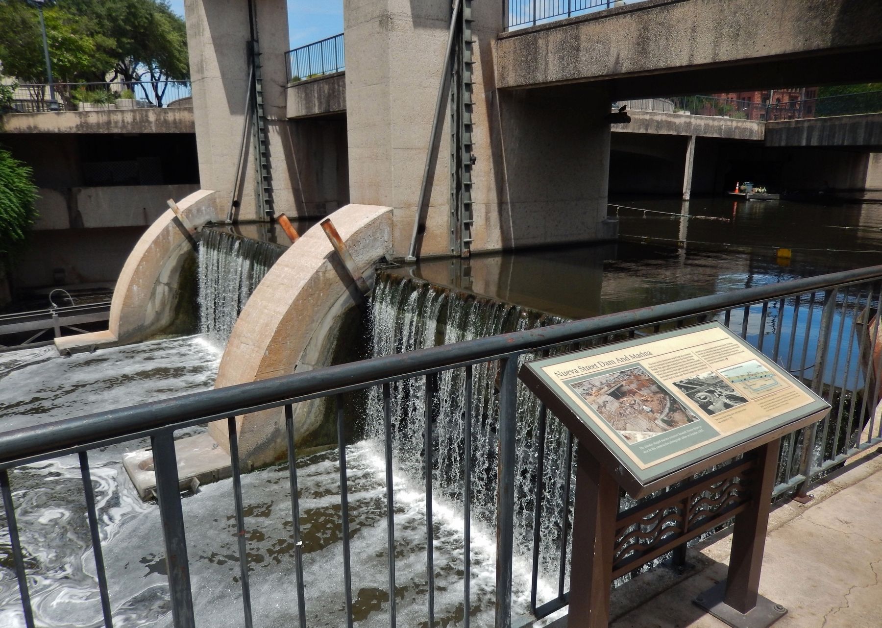 Nueva Street Dam and Marina Marker (<i>wide view</i>) image. Click for full size.