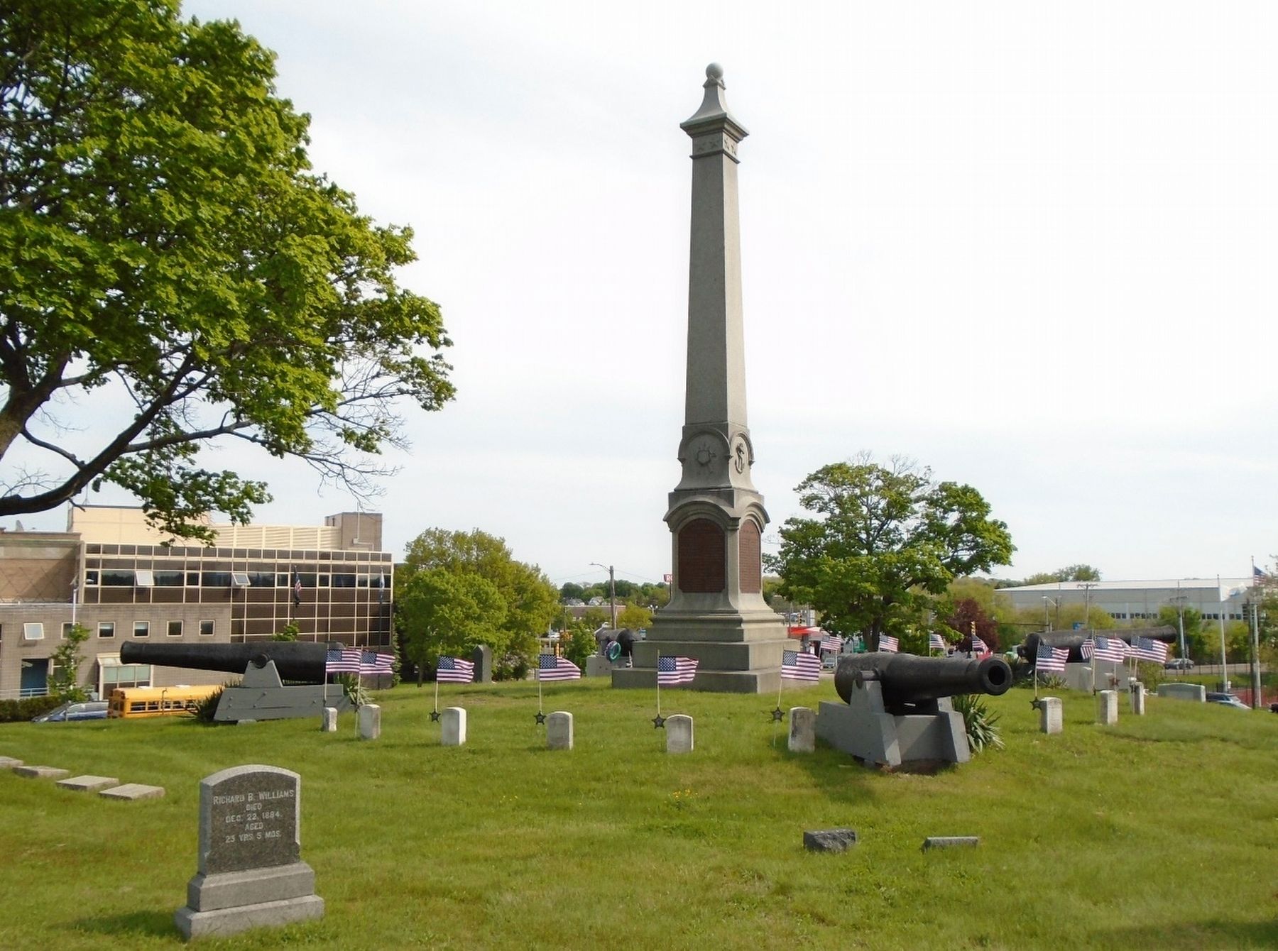 Civil War Memorial and Soldiers' Circle image. Click for more information.
