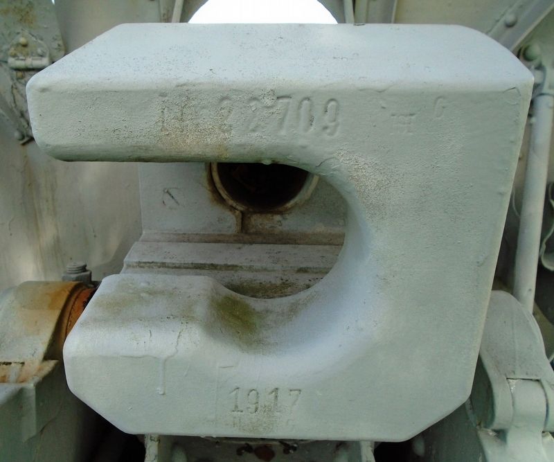 World War Memorial Gun Breech image. Click for full size.