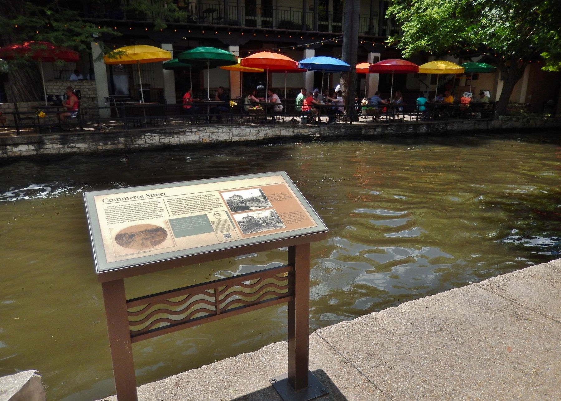 Commerce Street Marker (<i>wide view; overlooking the San Antonio River</i>) image. Click for full size.