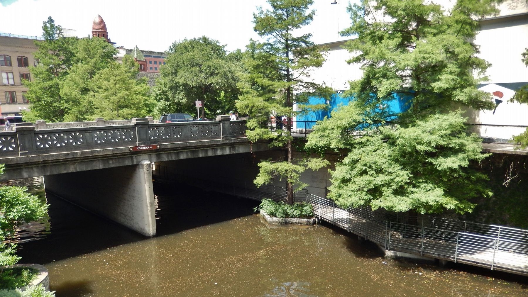 Commerce Street Bridge today (<i>view looking south, from north side of bridge</i>) image. Click for full size.