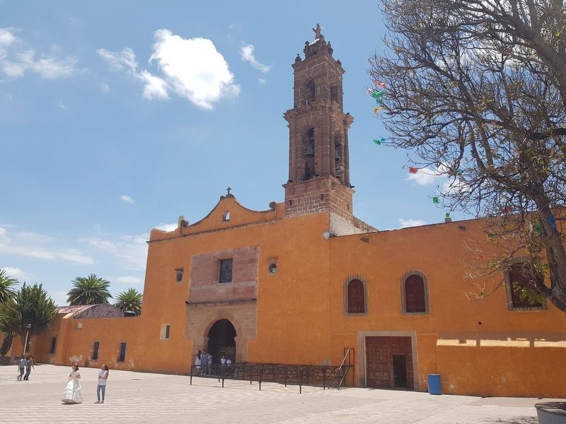 The nearby Parish of Santiago Apóstol (St. James) of Tecozautla image. Click for full size.