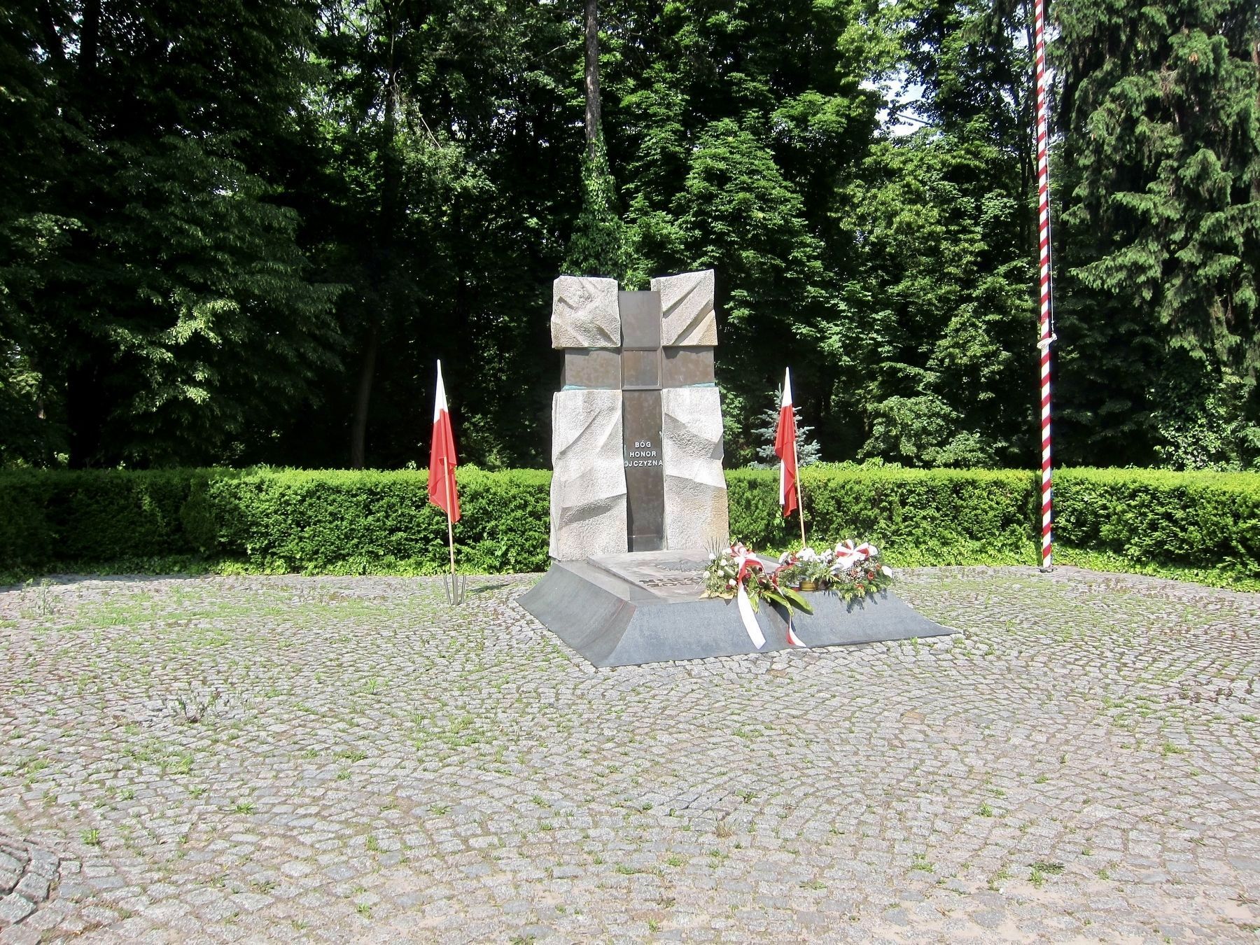 Pomnik Nieznanemu Żołnierzowi / Unknown Soldier Monument - Wide View image. Click for full size.