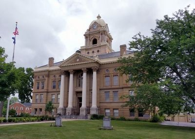 Shiawassee County Courthouse image. Click for full size.