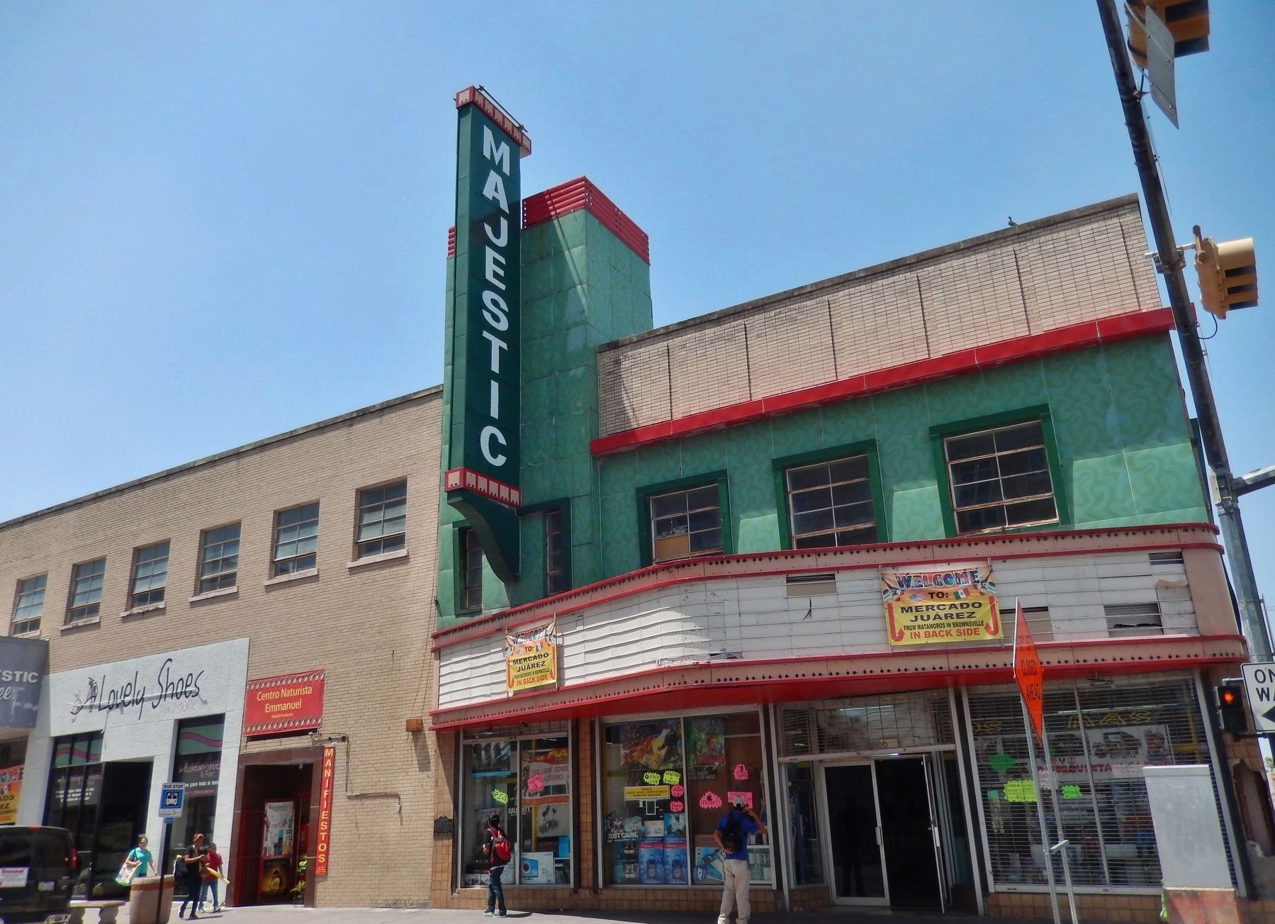 Majestic Theater (<i>wide view; marker visible at eye-level, just left of front windows</i>) image. Click for full size.
