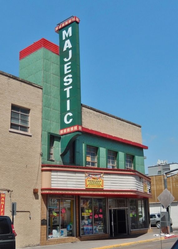 Majestic Theater (<i>tall view; marker visible at eye-level, just left of front windows</i>) image. Click for full size.