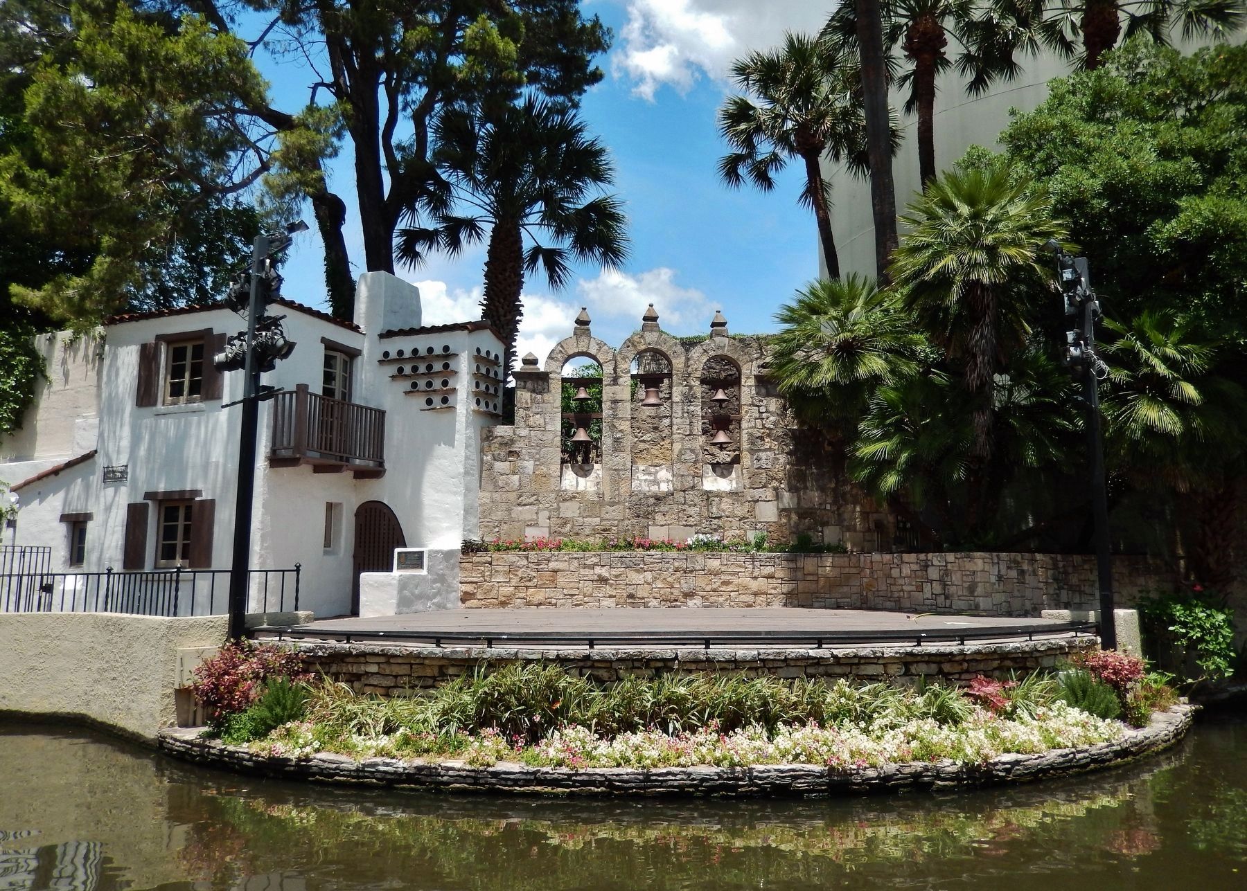 Arneson River Theater (<i>stage view</i>) image. Click for full size.