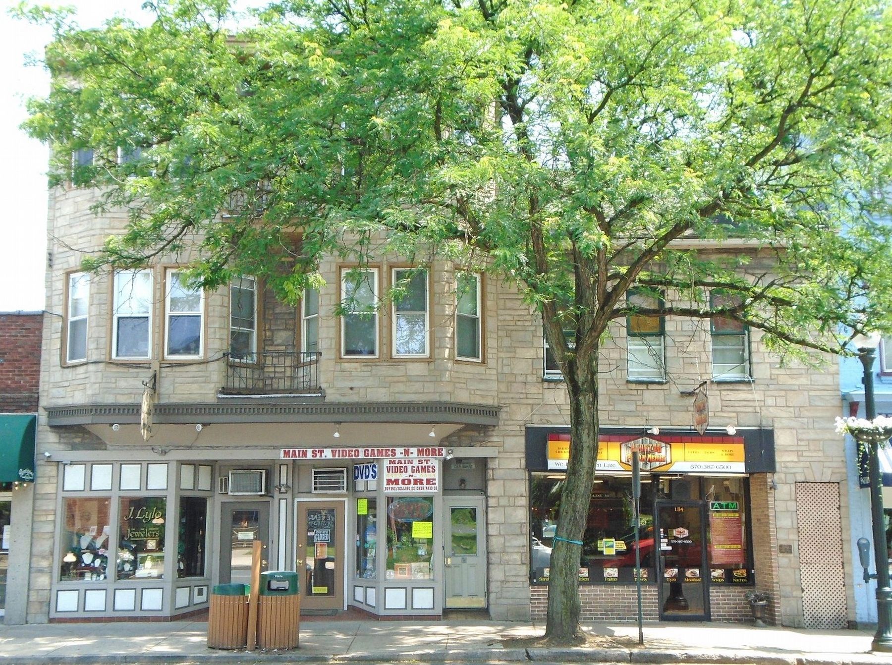 134-140 East Main Street and Marker. Click for full size. 134-140 East Main Street and Marker image. Click for full size.