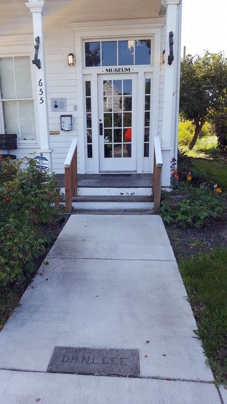 Lee House and Marker image. Click for full size.