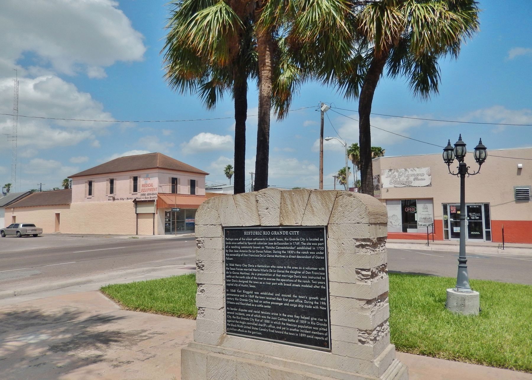 Historic Rio Grande City Marker (<i>wide view; side one; looking northeast toward 1st Street</i>) image. Click for full size.