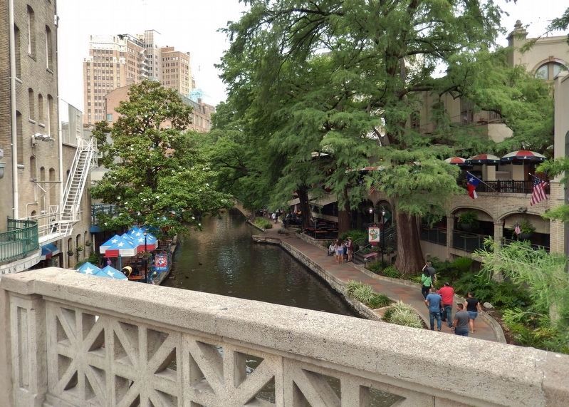 Commerce Street Bridge & San Antonio River image. Click for full size.