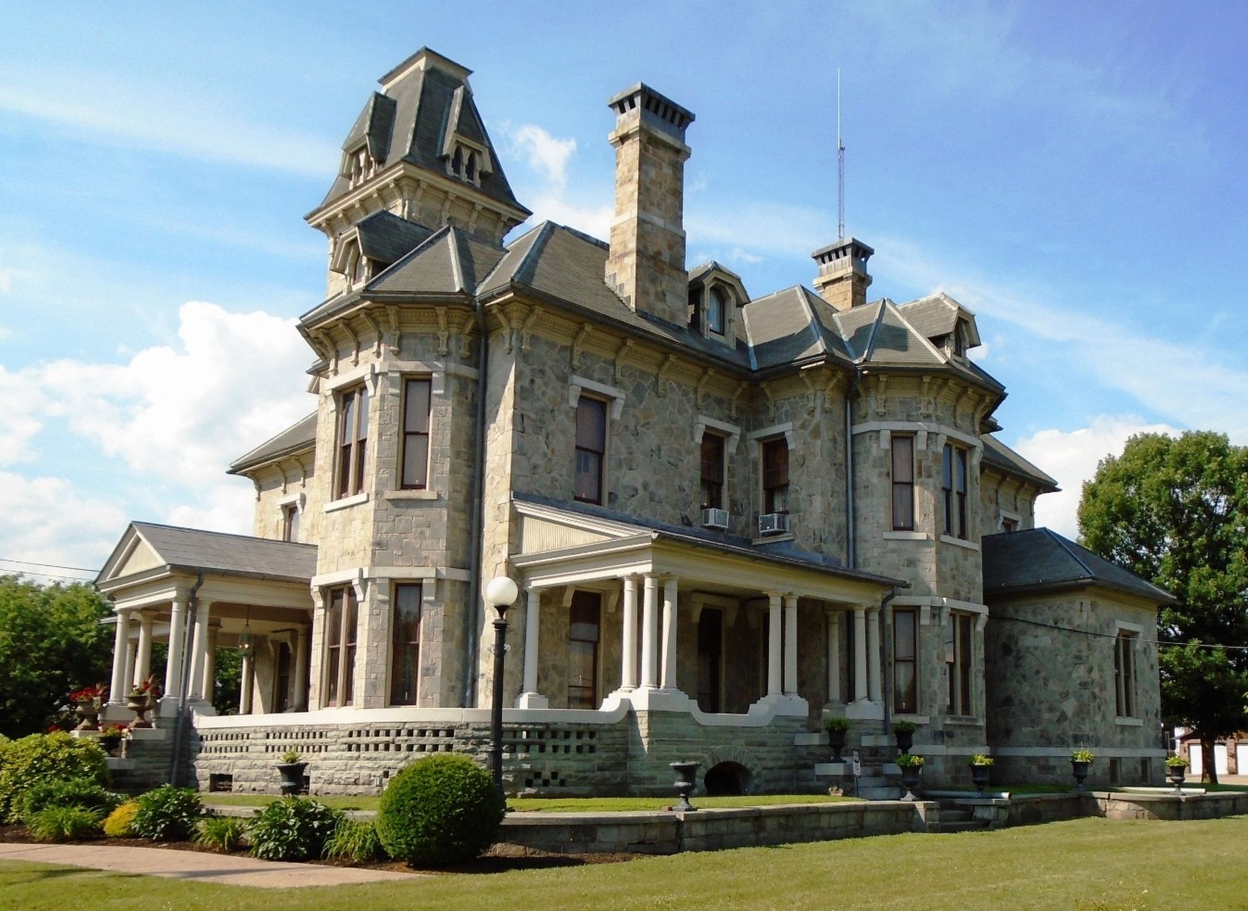 Jackson Mansion image. Click for full size.