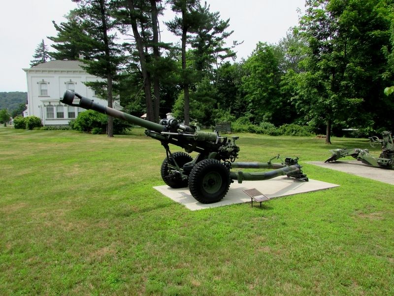 M119 Howitzer and Marker image. Click for full size.