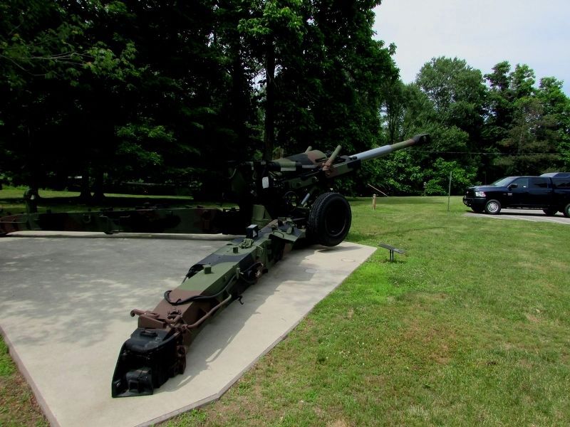 M198 Howitzer and Marker. Click for full size. M198 Howitzer and Marker image. Click for full size.