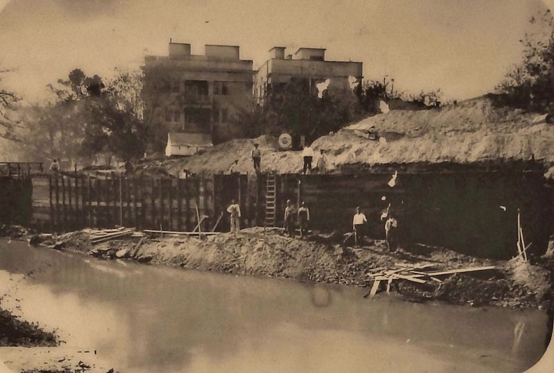 Marker detail: High retaining walls, circa 1920 image. Click for full size.