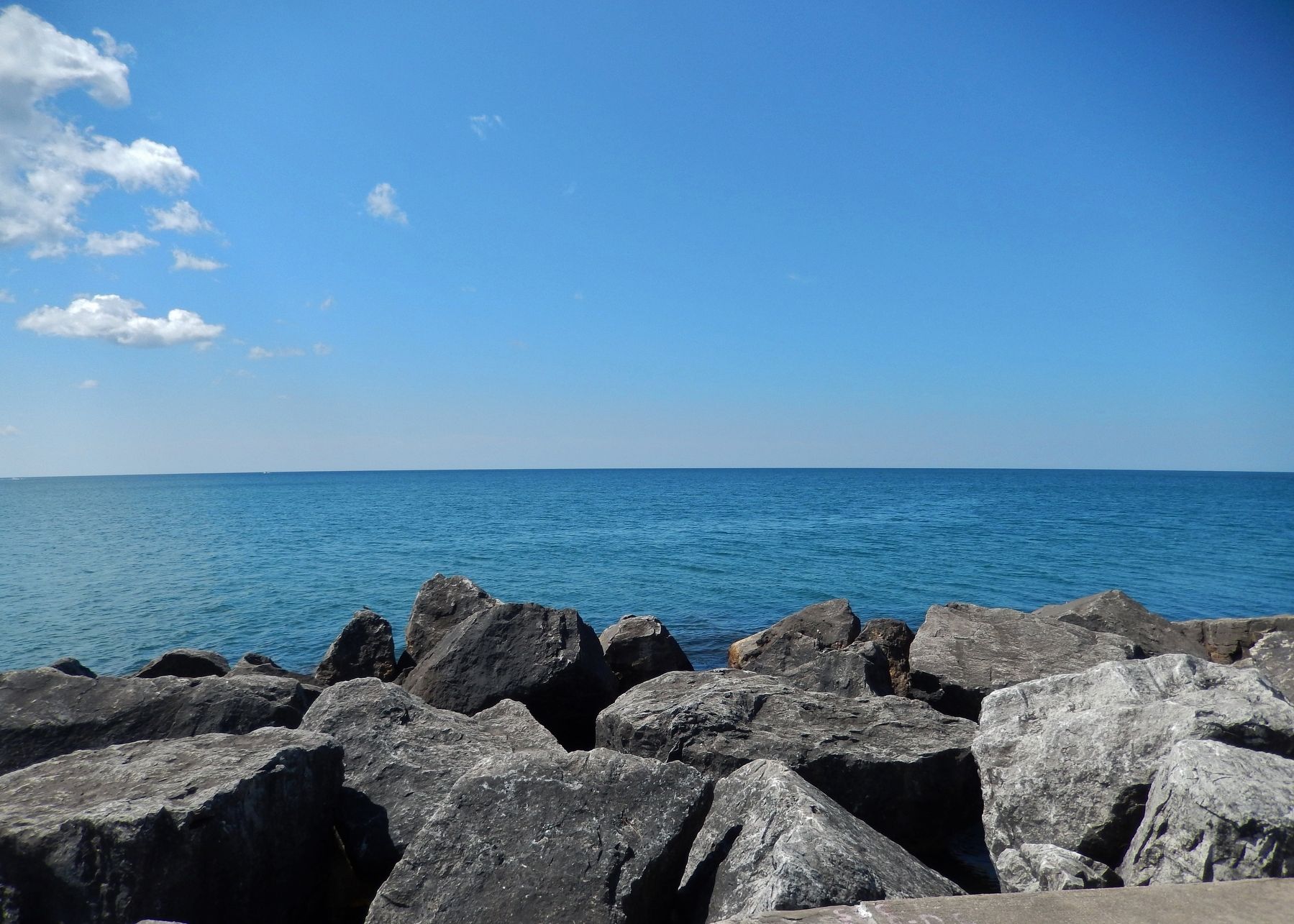 Muskegon Fishing Reef (<i>view southwest into Lake Michigan - the direction of the marker arrow</i>) image. Click for full size.