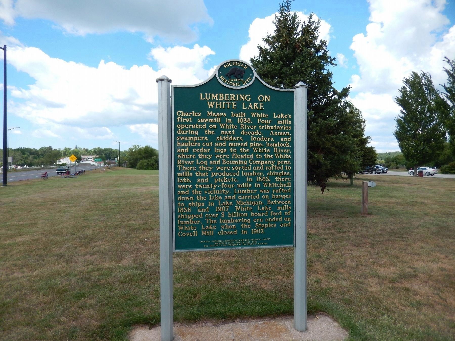 Lumbering on White Lake (<i>marker side 1; wide view; Covell Park in background</i>) image. Click for full size.