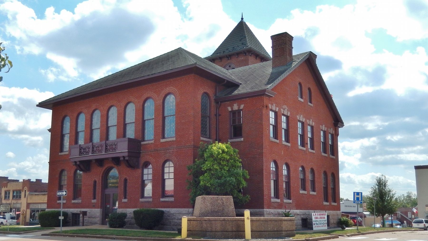 Madison County Courthouse (<i>northwest corner</i>) image. Click for full size.