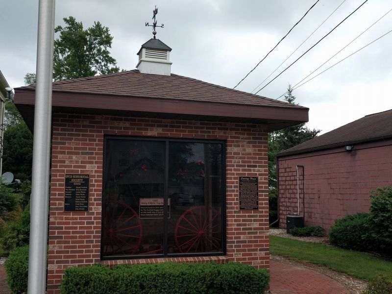 Carriage House and Marker image. Click for full size.