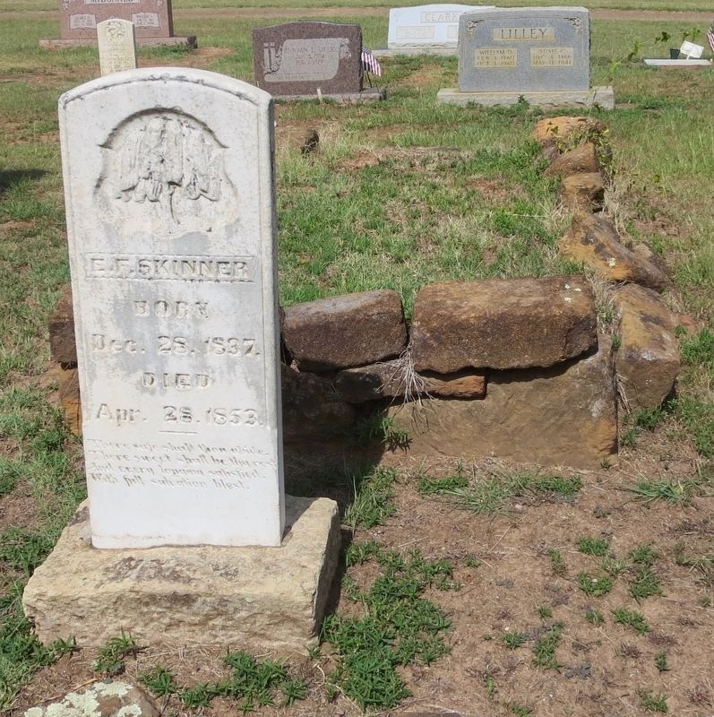 First marked burial, Skinners' daughter E.F. (Emily), mentioned on marker. image. Click for full size.