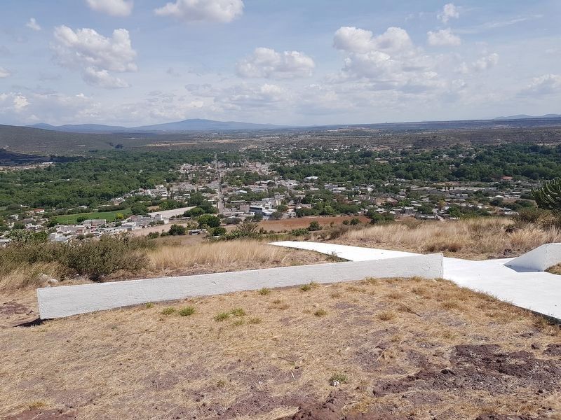 The town of Tecozautla in the distance image. Click for full size.