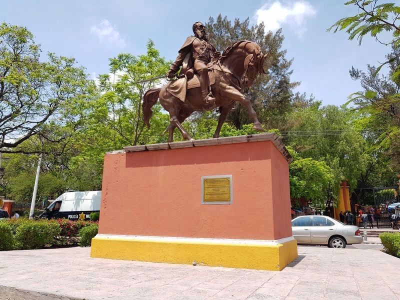 A view to the west of the monument to General Mariano Escobedo image. Click for full size.
