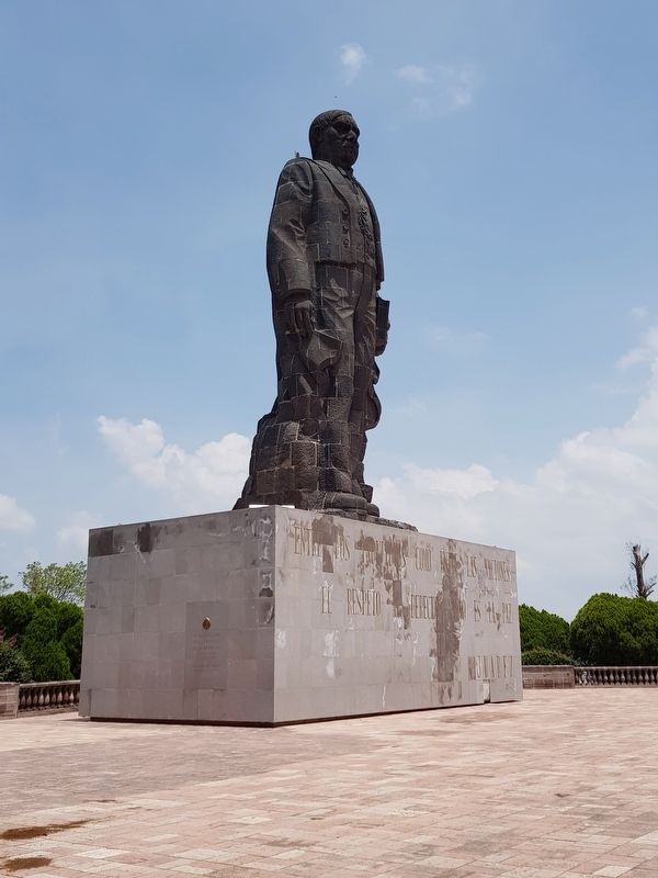 Statue of Benito Juárez at the Hill of the Bells image. Click for full size.