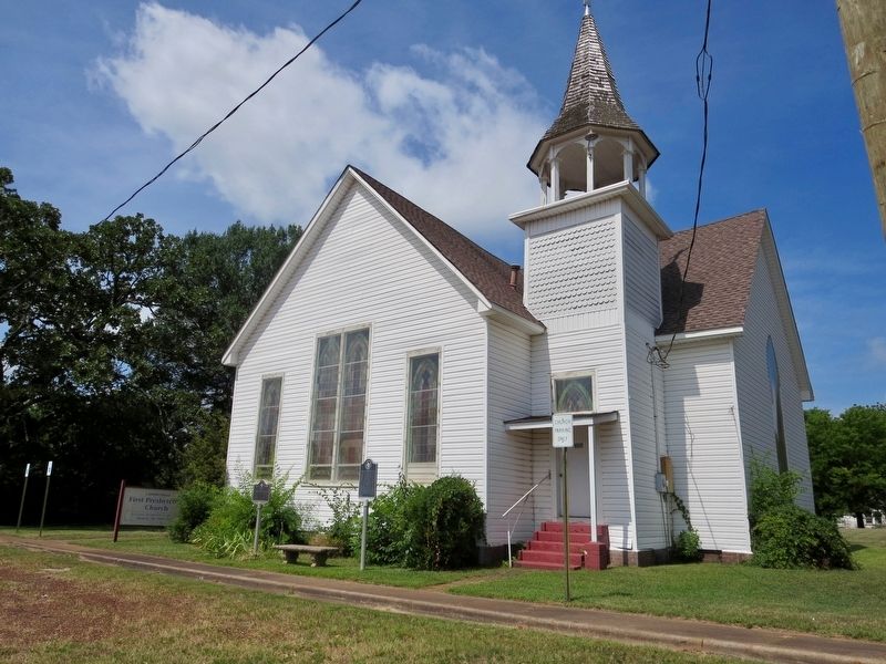 Cumberland Presbyterian Church Marker is on the right. image. Click for full size.