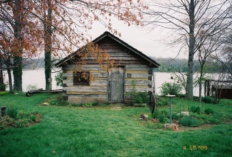 Sarah Bush Johnston Lincoln replica cabin image. Click for full size.