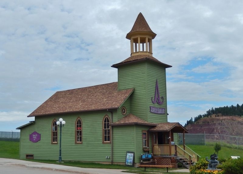 Sweatman Art Memorial / Finnish Lutheran Church (<i>wide view; marker top visible at far right</i>). Click for full size. Sweatman Art Memorial / Finnish Lutheran Church (<i>wide view; marker top visible at far right</i>) image. Click for full size.