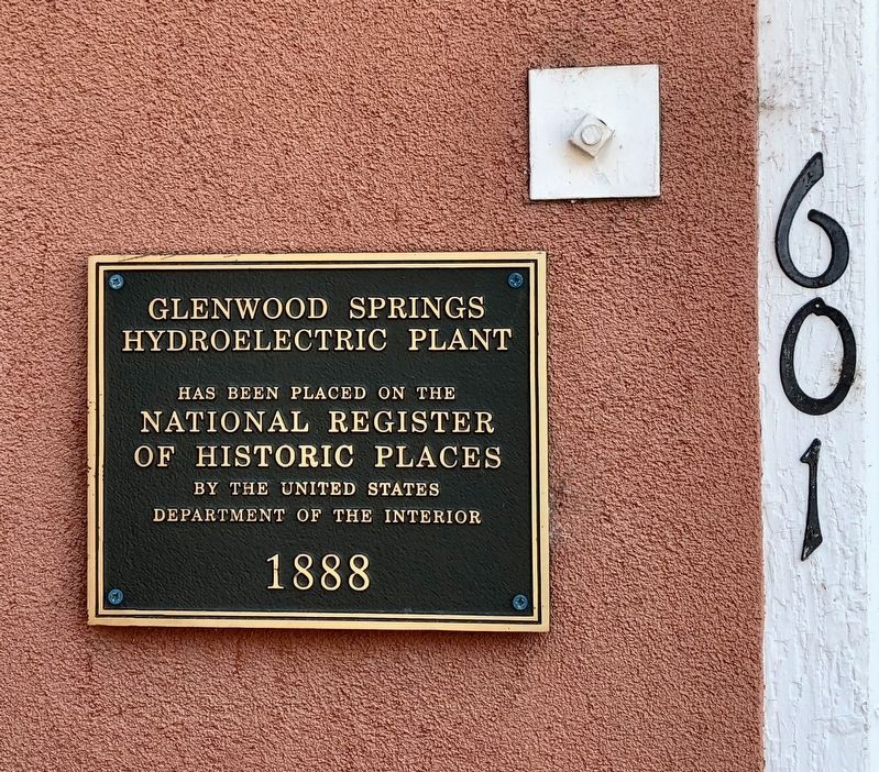 NRHP plaque for the Glenwood Springs Hydroelectric Plant entered in 1998. image. Click for full size.