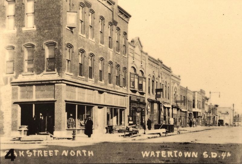 Marker photo 4: West side of Broadway (Oak Street) looking north. Click for full size. Marker photo 4: West side of Broadway (Oak Street) looking north image. Click for full size.