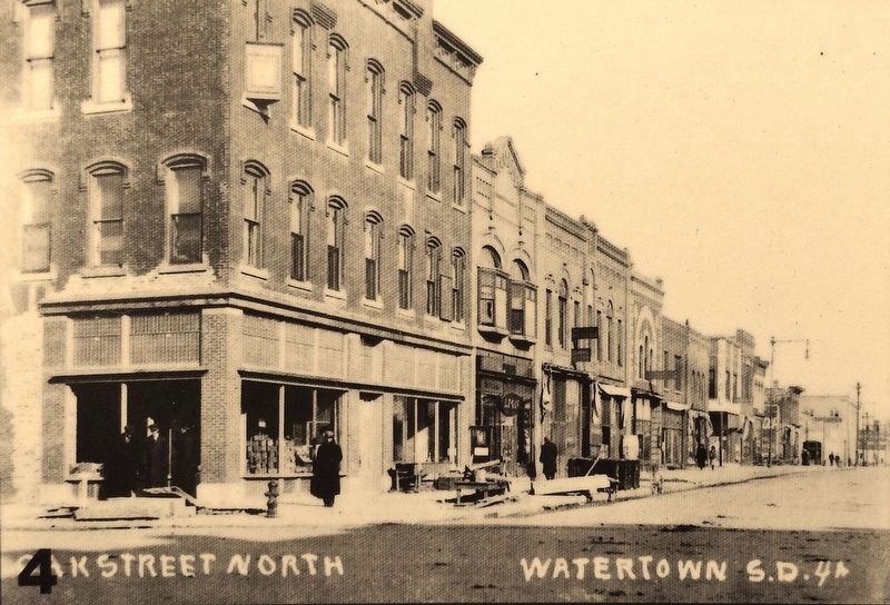 Marker photo 4: West side of Broadway (Oak Street) looking north image. Click for full size.