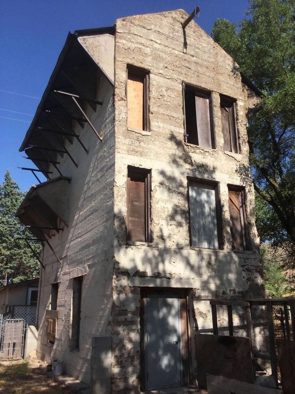 Nearby Building image. Click for full size.