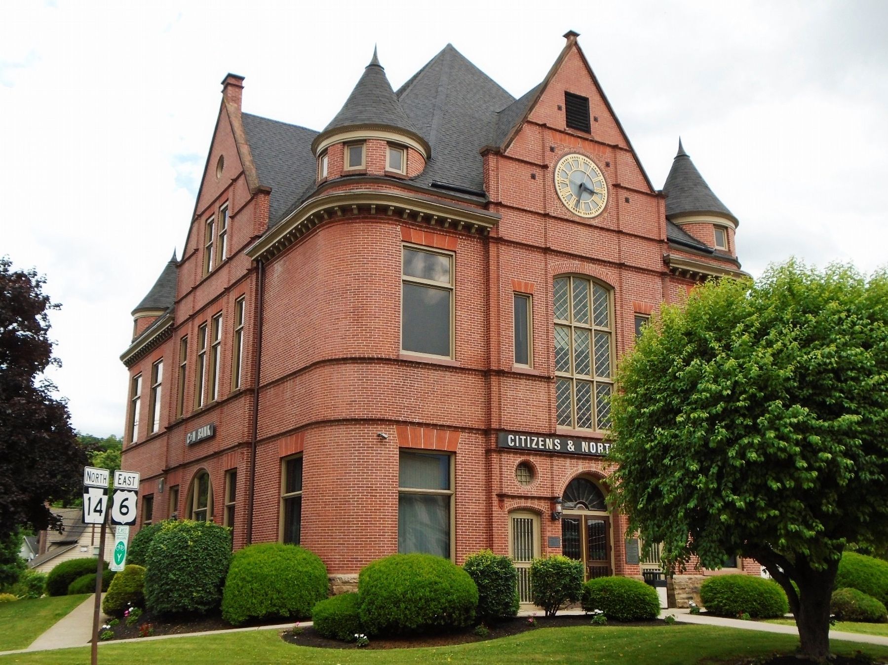 Van Dyne Civic Building. Click for full size. Van Dyne Civic Building image. Click for full size.