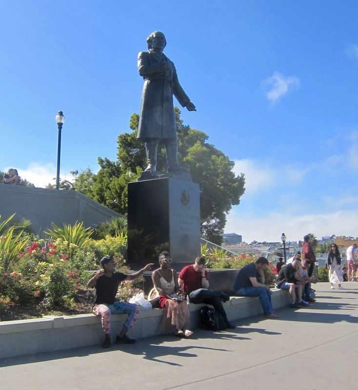 Miguel Hidalgo Statue image. Click for full size.