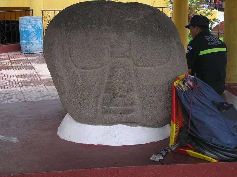 A nearby Olmec-influenced sculpture of a giant head image. Click for full size.