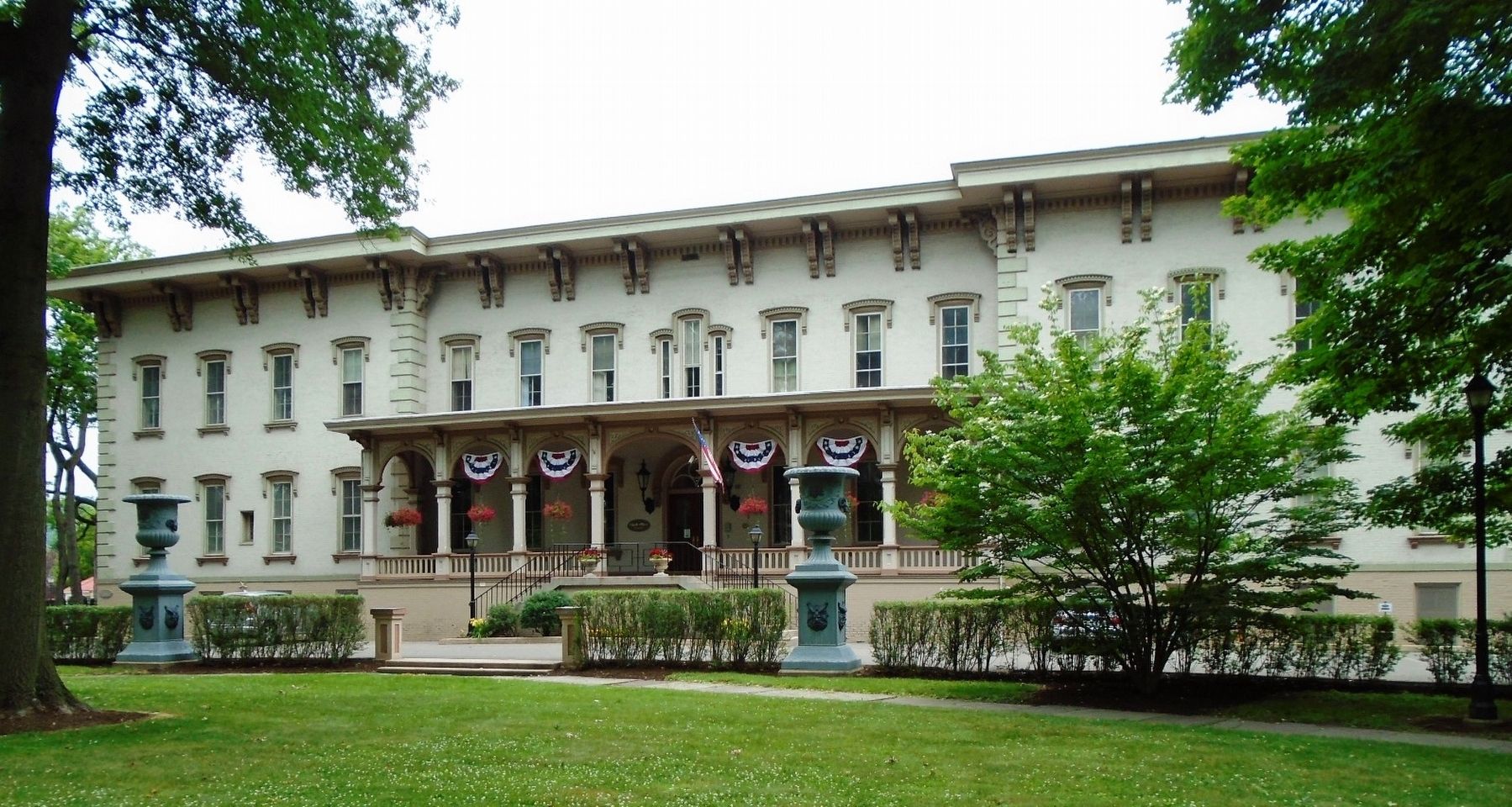 Former Herdic House-Park Hotel. Click for full size. Former Herdic House-Park Hotel image. Click for full size.