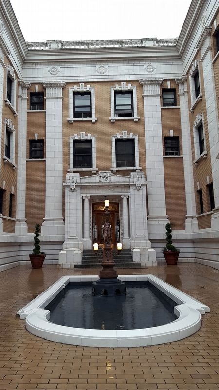 De La Mar Apartments courtyard. Click for full size. De La Mar Apartments courtyard image. Click for full size.