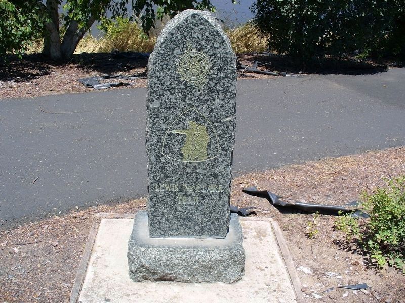Lewis and Clark Marker (Rear) image. Click for full size.