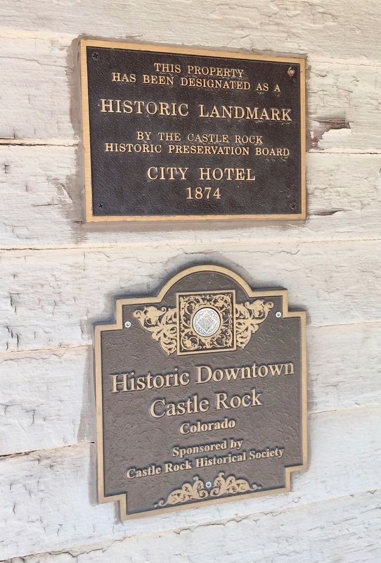 City Hotel Marker with another plaque below. image. Click for full size.