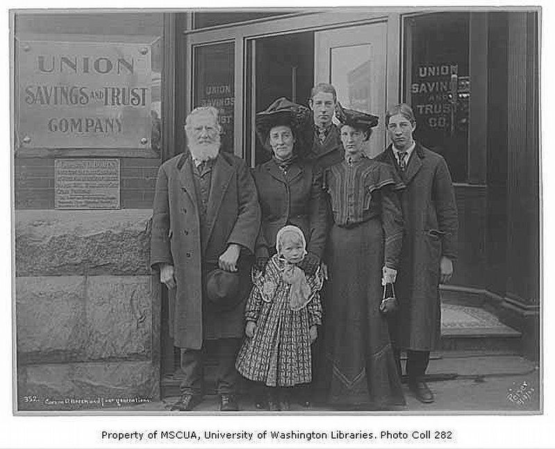 Carson D. Boren and descendents beside the tablet memorializing him, Seattle, November 13, 1905 image. Click for full size.