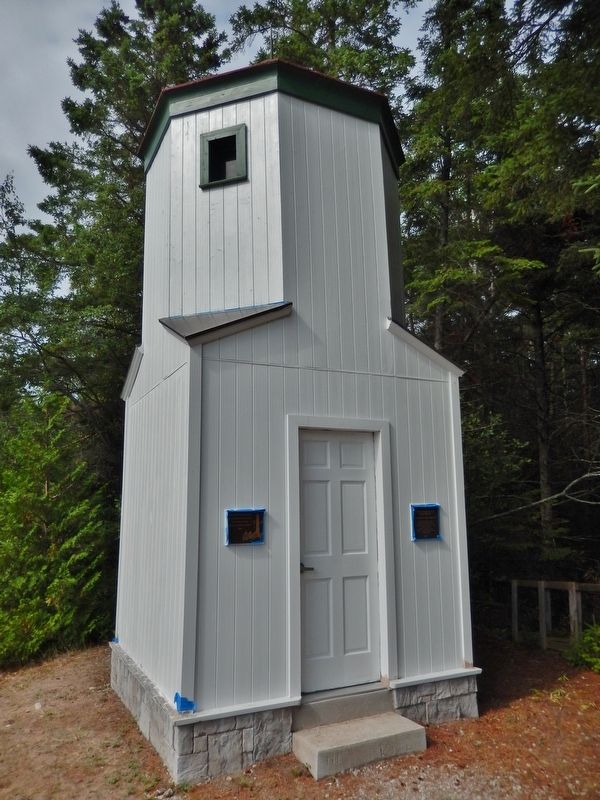 Presque Isle Front Range Light House image. Click for full size.