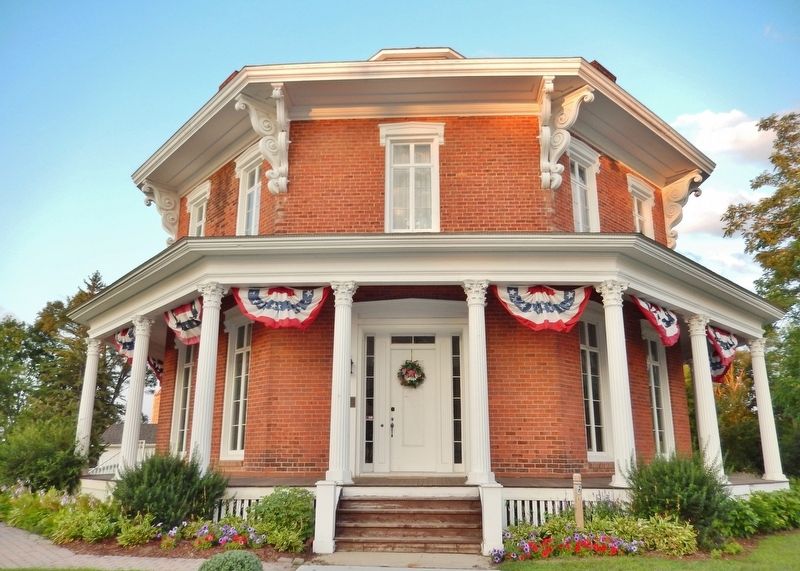 Loren Andrus House (<i>front view</i>) image. Click for full size.