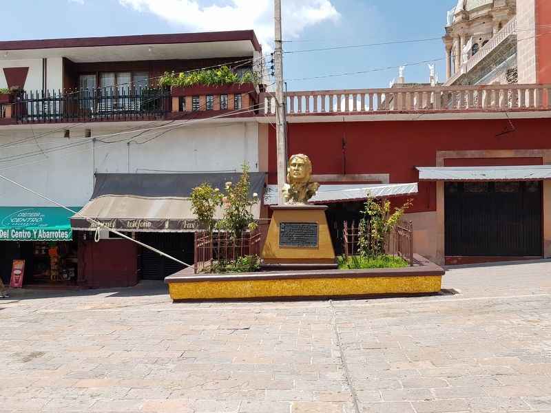 A nearby 50th anniversary sculpture for Apaseo el Alto. Click for full size. A nearby 50th anniversary sculpture for Apaseo el Alto image. Click for full size.
