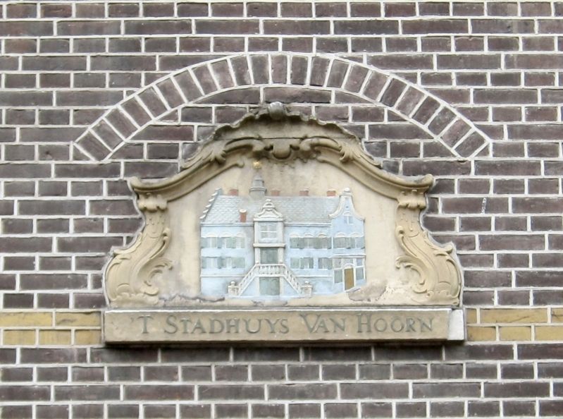 "Stadhuys van Hoorn" gable-stone image. Click for full size.