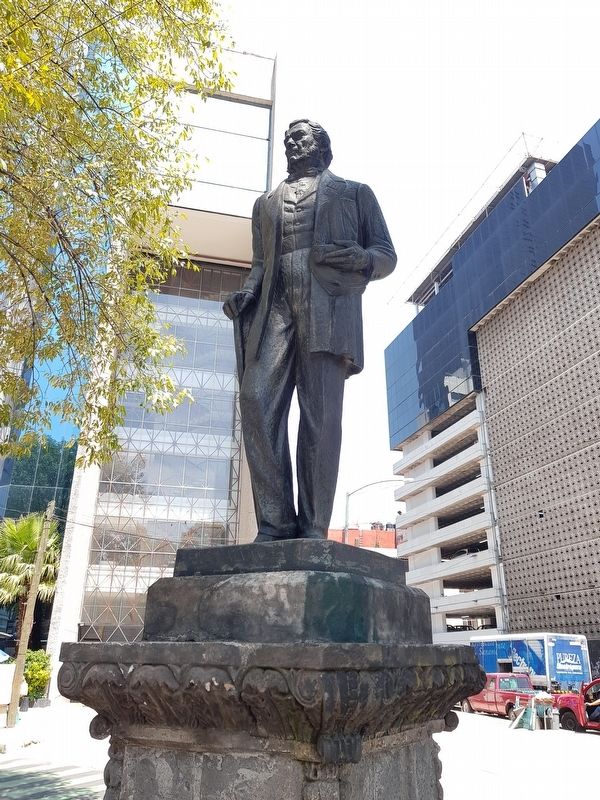 General Juan Álvarez statue image. Click for full size.