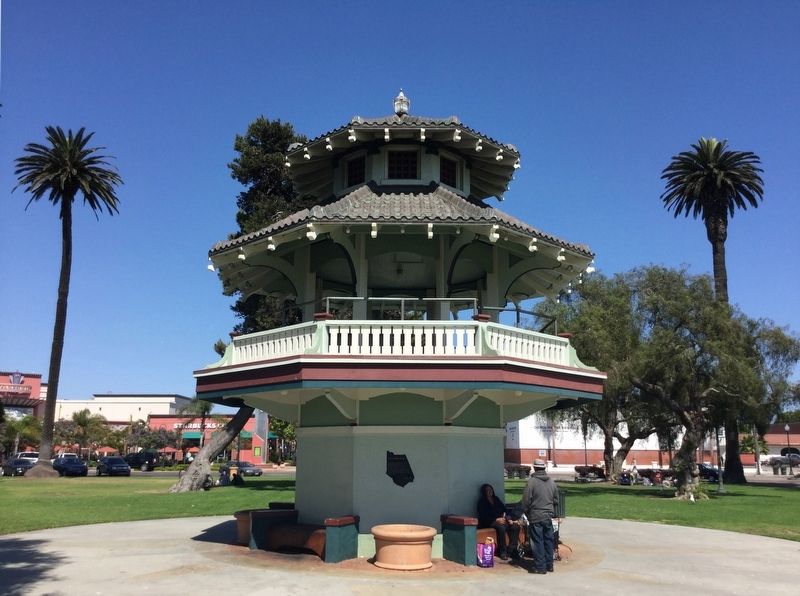 The Oxnard Pagoda and Marker image. Click for full size.