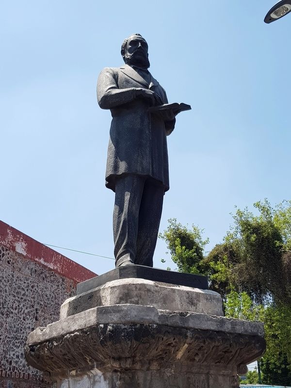 Gabino Barreda statue image. Click for full size.